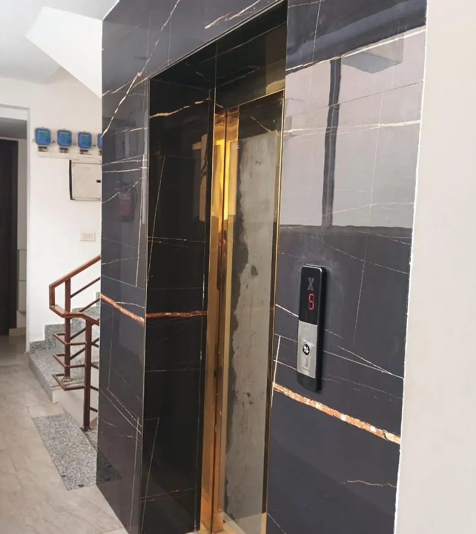 Qcent Premier Otel Gurgaon