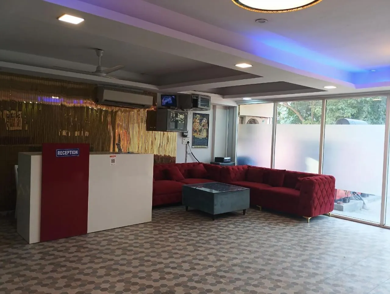 Qcent Premier Otel Gurgaon