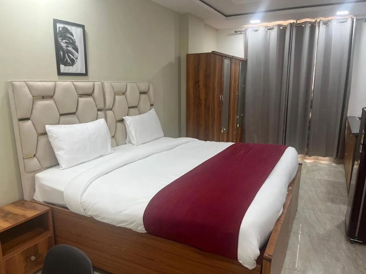Qcent Premier Otel Gurgaon