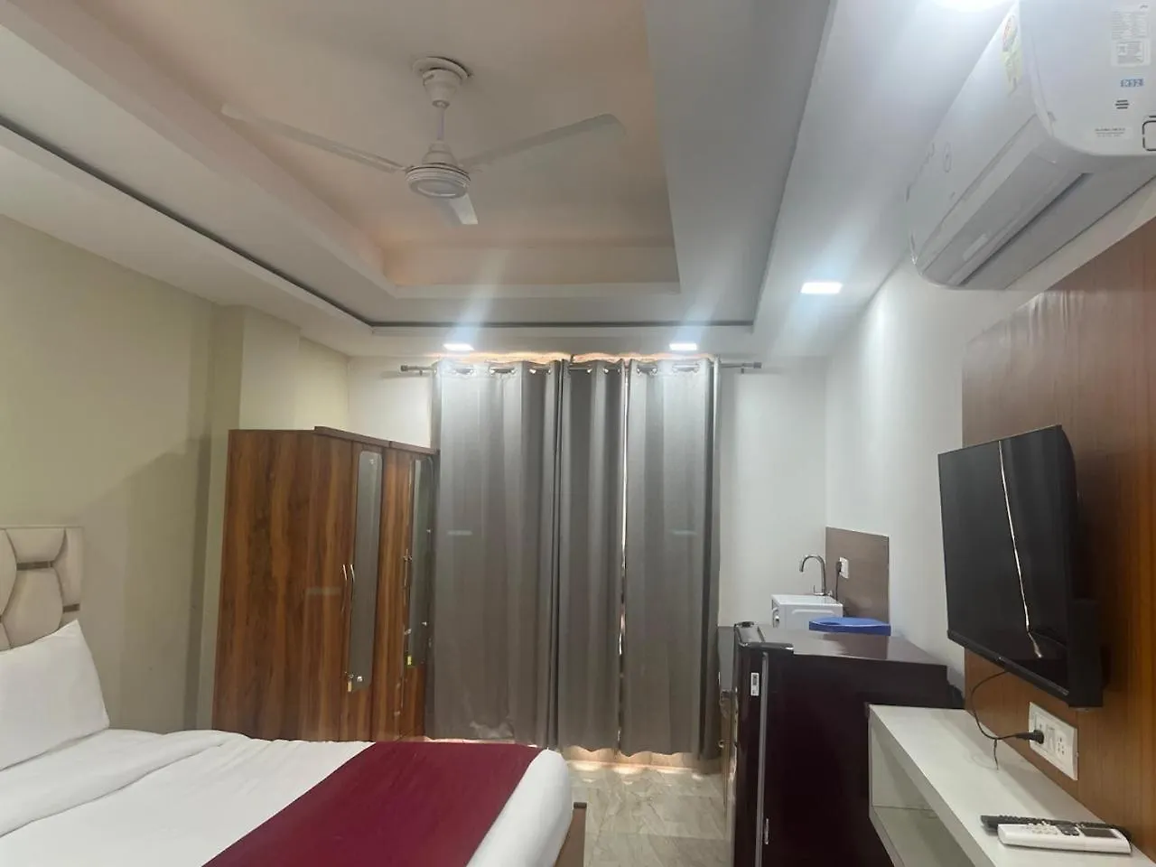 Qcent Premier Otel Gurgaon