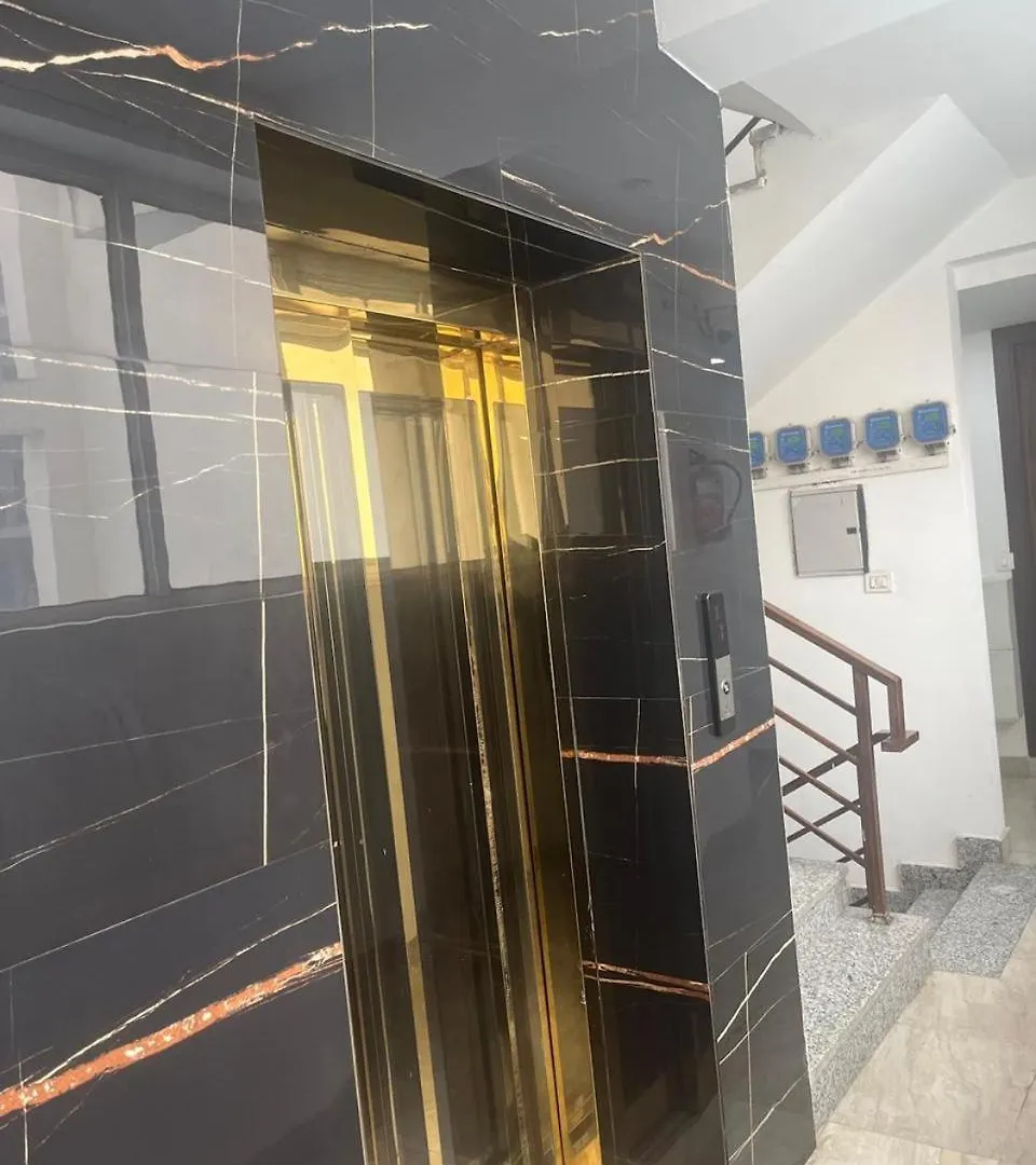 Qcent Premier Otel Gurgaon 4*,