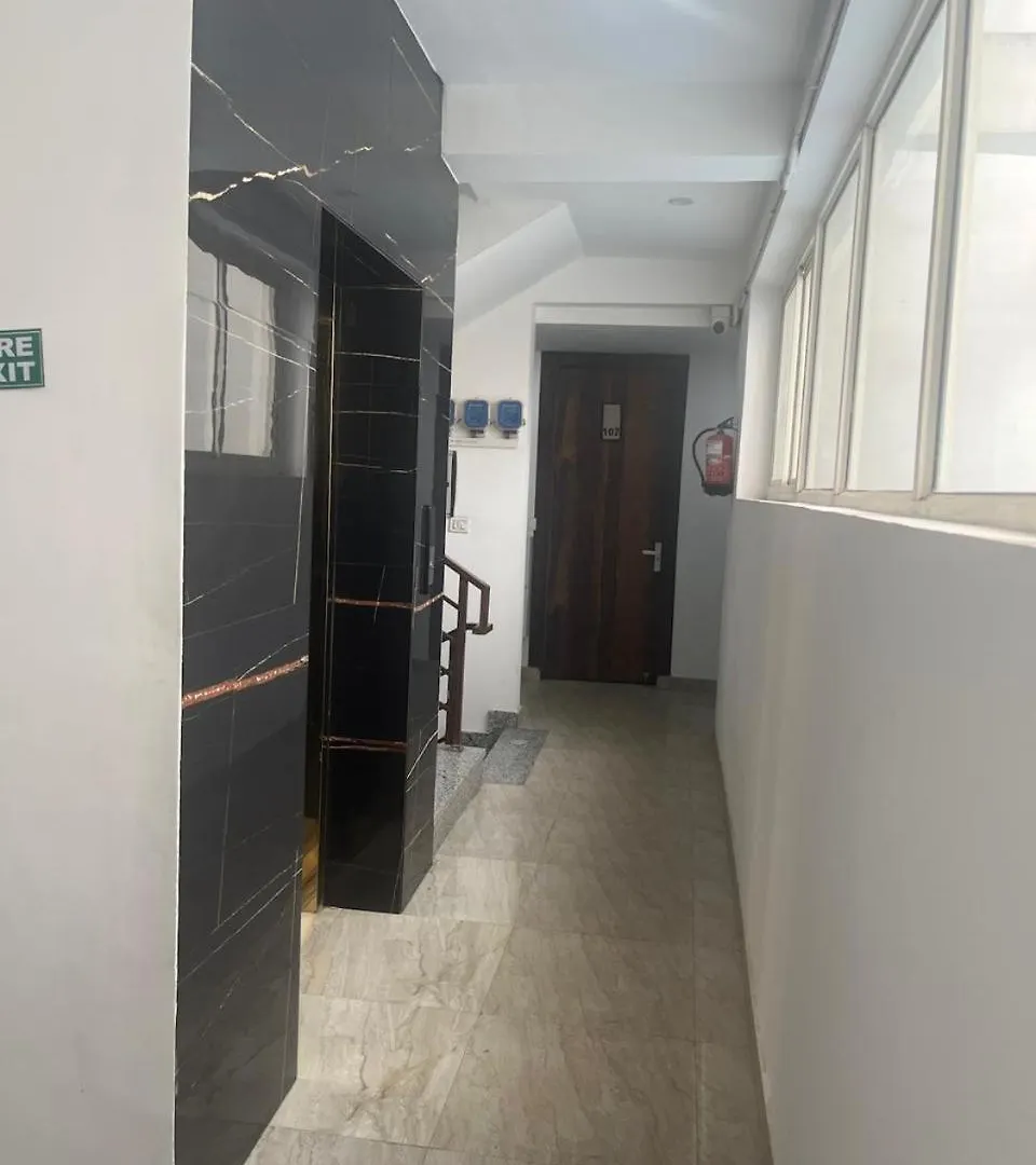 Qcent Premier Otel Gurgaon