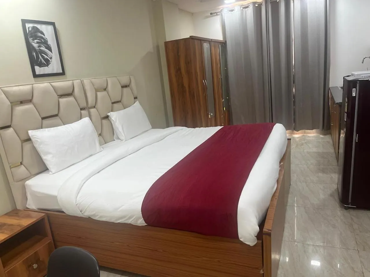 Qcent Premier Otel Gurgaon 4*,