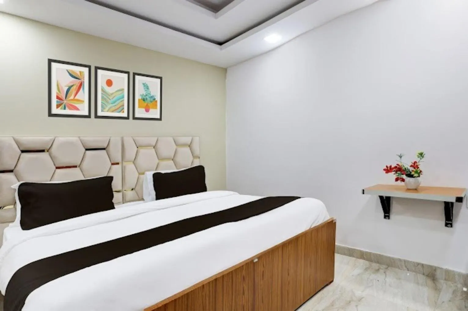 Qcent Premier Otel Gurgaon 4*,