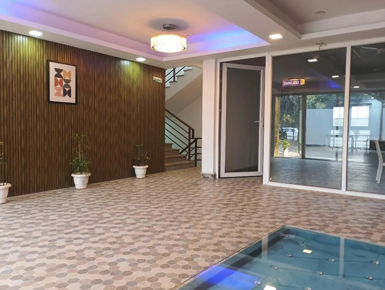 Hotel Qcent Premier Gurgaon