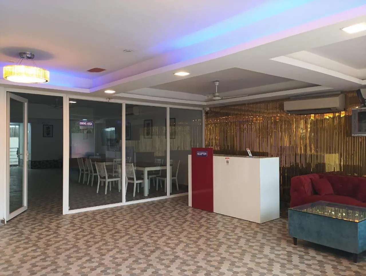 Hotel Qcent Premier Gurgaon 4*,