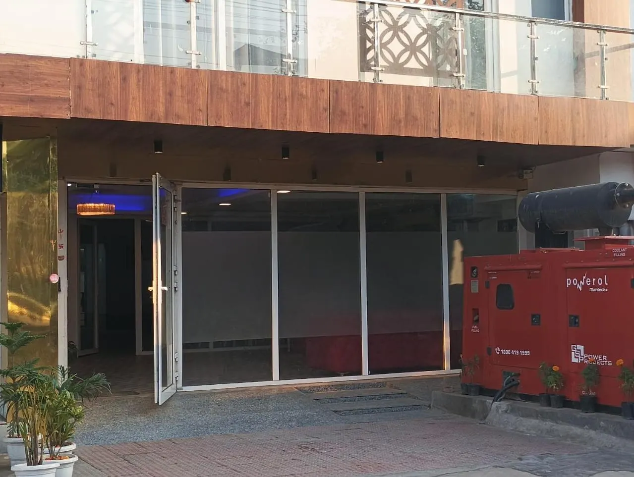 Hotel Qcent Premier Gurgaon