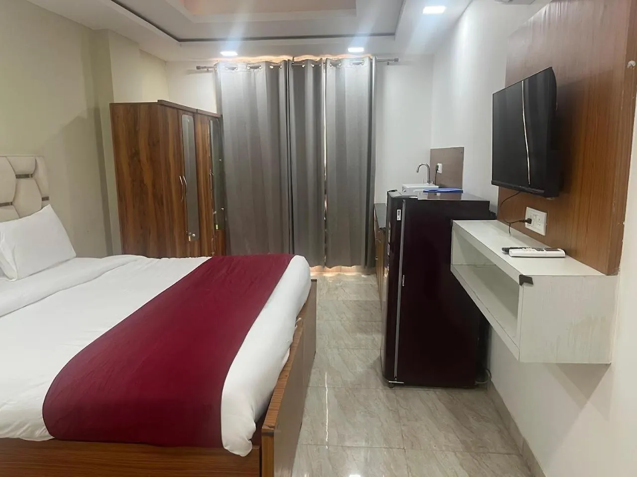 Hotel Qcent Premier Gurgaon